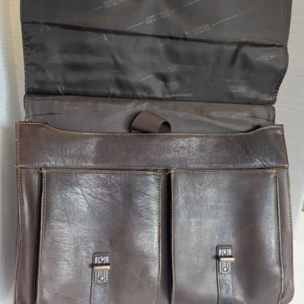 Kenneth Cole Reaction Chocolate Thick Leather Messenger Crossbody Bag Briefcase